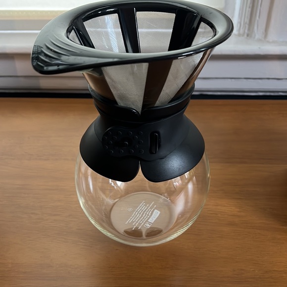 Bodum Pour Over Coffee Maker with Permanent Filter, 1 Liter, 34 Ounce Black Band - Picture 3 of 4